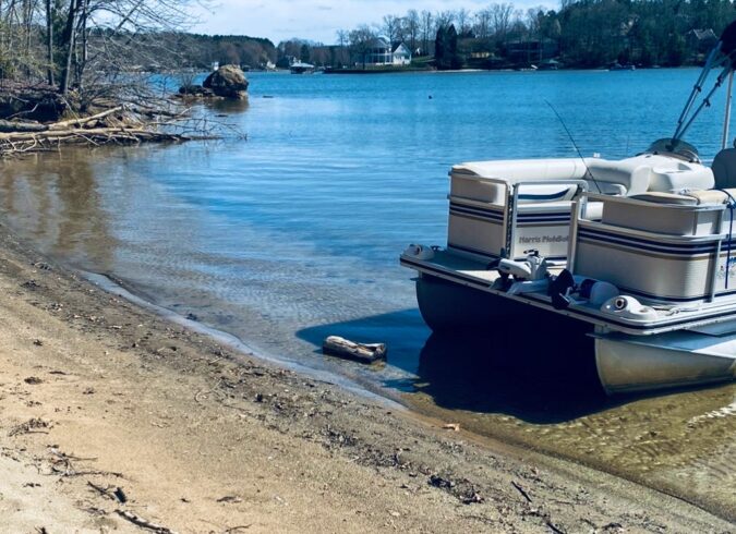 Harris Flotebote 18' Pontoon on Lake Norman of Mooresville